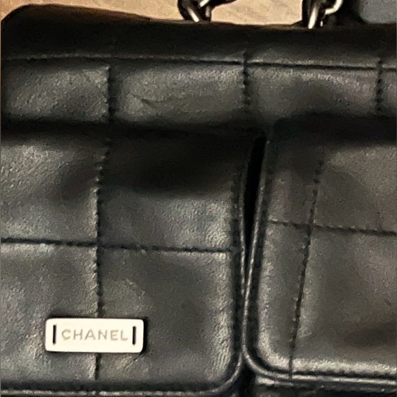 CHANEL HORIZONTAL QUILT MEDIUM BOY BAG - Picture 7 of 16